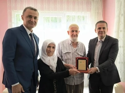 Beyşehir’de örnek çiftlere plaket verildi
