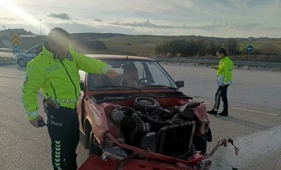 Beyşehir&rsquo;de otomobil tırla &ccedil;arpıştı: 2 yaralı
