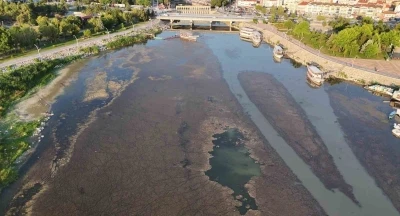 Beyşehir Gölü’nde sular çekildi, yeni adalar ortaya çıktı
