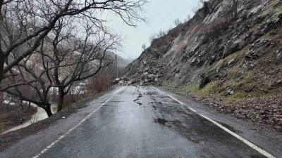 Beyt&uuml;şşebap&rsquo;ta heyelan nedeniyle 11 yerin yolu ulaşıma kapandı

