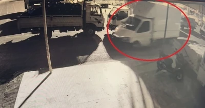 Biber y&uuml;kl&uuml; kamyoneti &ccedil;aldılar, biberleri satıp parasını harcayamadan yakalandılar
