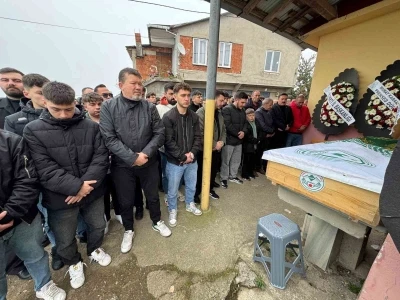 Bı&ccedil;aklanarak &ouml;ld&uuml;r&uuml;len gen&ccedil; toprağa verildi
