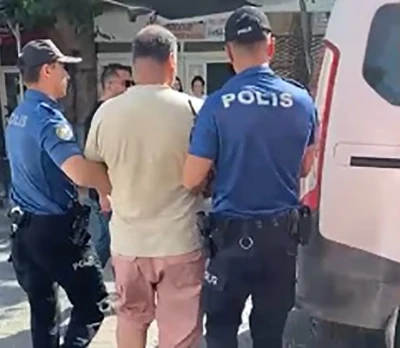 Bıçaklı gasp girişimine Konak polisinden suçüstü
