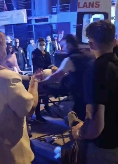Bı&ccedil;aklı kavgada gen&ccedil; adam ağır yaralandı, ş&uuml;pheli aranıyor
