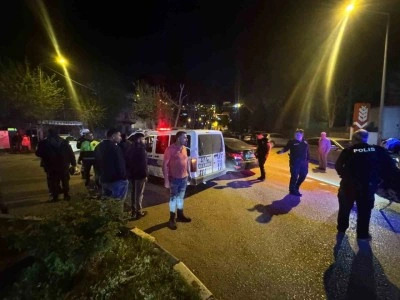 Bı&ccedil;aklı kavgayı polis havaya ateş a&ccedil;arak sonlandırdı