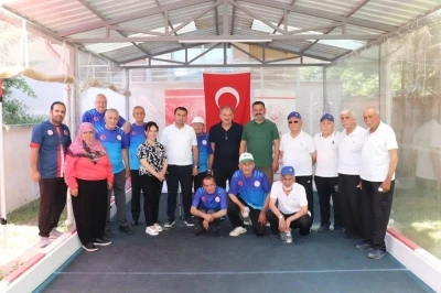 Bilecik Huzurevi, bocce dostluk m&uuml;sabakasından galibiyetle ayrıldı
