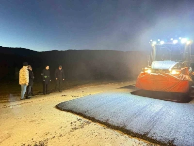 Bilecik k&ouml;y yollarında asfalt mesaisi
