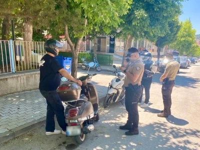Bilecik&rsquo;te 2 bin 75 motosiklet s&uuml;r&uuml;c&uuml;s&uuml; kontrolden ge&ccedil;ti
