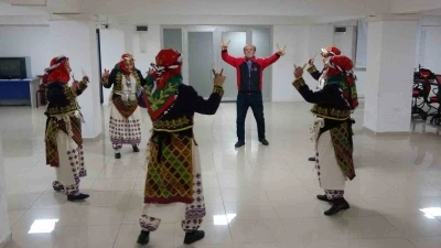 Bilecik&rsquo;te 45 yıldır halk oyunu &ouml;ğretiyor
