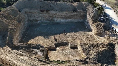 Bilecik&rsquo;te 5 bin tonluk depo i&ccedil;in ilk beton d&ouml;k&uuml;ld&uuml;
