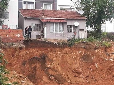 Bilecik&rsquo;te bir ev toprak kayması ihtimaline karşı tahliye edildi
