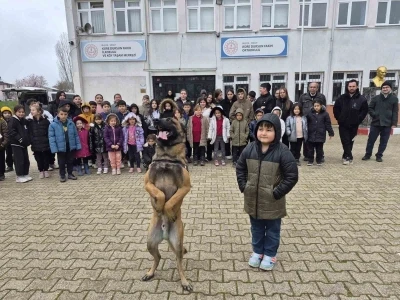 Bilecik&rsquo;te bomba arama k&ouml;pek unsurlarıyla tanıtım faaliyeti d&uuml;zenlendi
