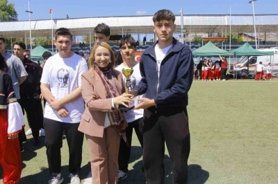 Bilecik&rsquo;te derece elde eden &ouml;ğrencilere kupa ve madalyaları verildi
