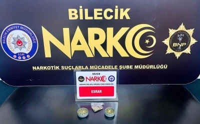 Bilecik&rsquo;te esrar ve uyuşturucu aparatı ele ge&ccedil;irildi: 1 g&ouml;zaltı
