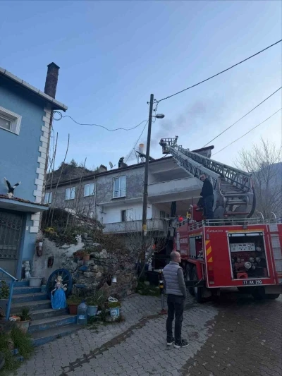 Bilecik&rsquo;te evin bacasında &ccedil;ıkan yangın korkuttu
