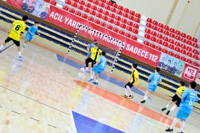 Bilecik&rsquo;te futsal &ccedil;eyrek final heyecanı s&uuml;r&uuml;yor
