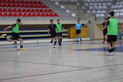Bilecik&rsquo;te gen&ccedil; erkekler futsal m&uuml;sabakaları b&uuml;y&uuml;k heyecana sahne oluyor
