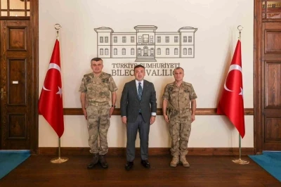 Bilecik’te görev yapan komutanlardan Vali Sözer’e veda ziyareti
