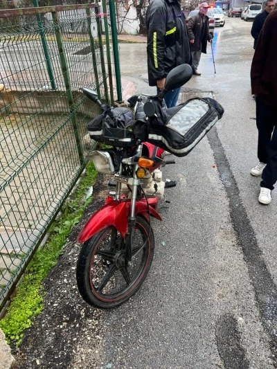 Bilecik&rsquo;te hafif ticari ara&ccedil; ile motosiklet &ccedil;arpıştı; 1 yaralı
