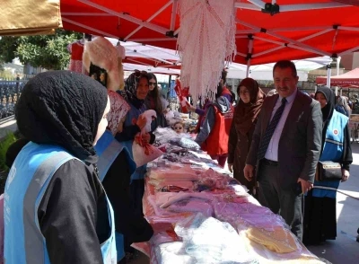 Bilecik&rsquo;te &lsquo;İki İnsan Bir Hayat: Aile&rsquo; temalı &lsquo;Hayır &Ccedil;arşısı&rsquo; a&ccedil;ıldı
