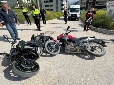 Bilecik&rsquo;te iki motosiklet &ccedil;arpıştı: 2 yaralı
