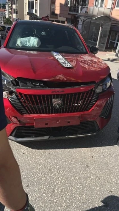 Bilecik&rsquo;te iki otomobil &ccedil;arpıştı: 3 yaralı
