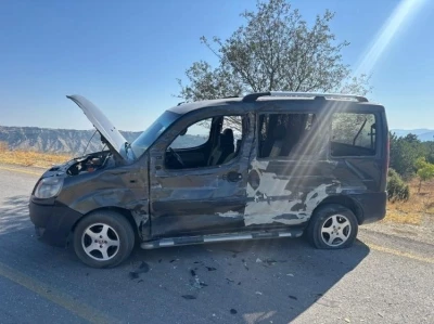 Bilecik’te kamyon ile hafif ticari aracın kafa kafaya çarpıştı, 2 yaralı
