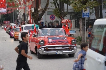 Bilecik&rsquo;te klasik arabaların konvoyu ilgi ile karşılandı
