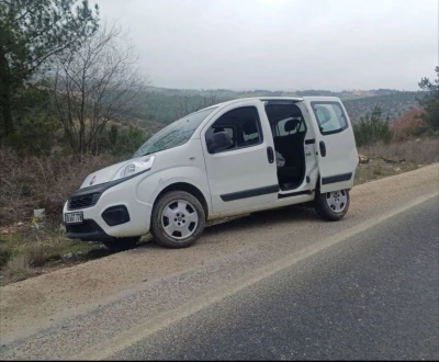 Bilecik&rsquo;te kontrolden &ccedil;ıkan ara&ccedil; ref&uuml;je &ccedil;arparken, s&uuml;r&uuml;c&uuml;s&uuml; yaralandı
