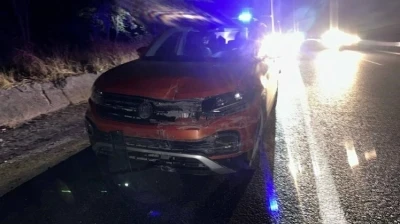 Bilecik’te kontrolden çıkan otomobil refüje çarptı, 1 kişi yaralandı
