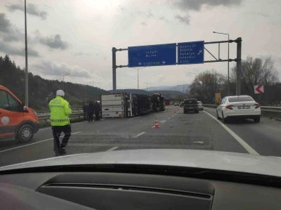Bilecik&rsquo;te kontrolden &ccedil;ıkan tır devrildi

