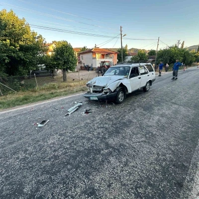 Bilecik&rsquo;te maddi hasarla atlatılan trafik kazası
