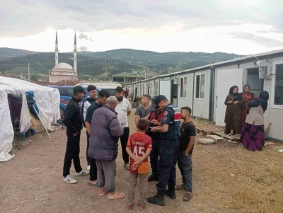 Bilecik&rsquo;te mevsimlik iş&ccedil;ilere jandarma denetimi
