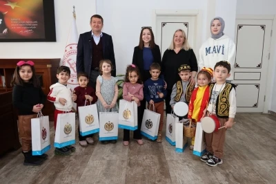 Bilecik&rsquo;te minik &ouml;ğrenciler davul ve manilerle Ramazan ayı coşkusunu yaşattı
