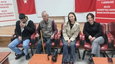 Bilecik&rsquo;te &ouml;ğrencilerden huzurevine anlamlı buluşma
