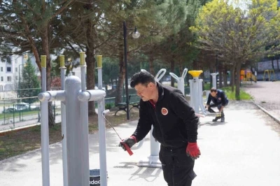 Bilecik&rsquo;te park ve oyun alanlarına yeni kameriyeler yerleştirildi
