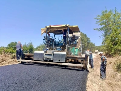 Bilecik&rsquo;te Sarıdayı-Arapdede k&ouml;y yolunda sıcak asfalt mesaisi başladı
