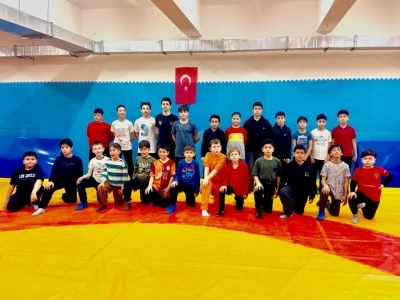 Bilecik&rsquo;te sporcular, ata sporu g&uuml;reşte ter d&ouml;k&uuml;yor
