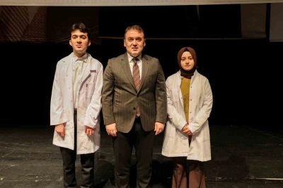 Bilecik&rsquo;te Tıp Fak&uuml;ltesi &ouml;ğrencileri beyaz &ouml;nl&uuml;klerini giydi
