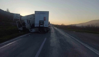 Bilecik&rsquo;te tır kontrolden &ccedil;ıktı: 1 yaralı
