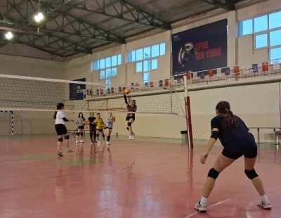 Bilecik&rsquo;te voleybol antrenmanları devam ediyor
