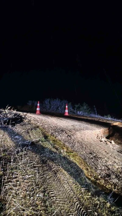 Bilecik&rsquo;te yağış nedeniyle k&ouml;y yolu &ccedil;&ouml;kt&uuml;
