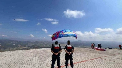 Bilecik&rsquo;te yama&ccedil; paraş&uuml;t&uuml; etkinliği
