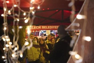 Bilecik&rsquo;te yeni yıl coşkusu Sanat Sokağı&rsquo;nda konserlerle yaşanıyor
