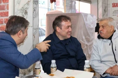 Bilecik Valisi Faik Oktay S&ouml;zer bu ilgin&ccedil; hikayeyi g&uuml;lerek dinledi
