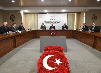 Bilecik Valisi S&ouml;zer, d&uuml;zensiz g&ouml;&ccedil;le m&uuml;cadele toplantısına katıldı
