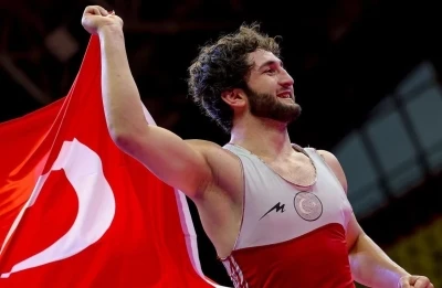 Bilecikli g&uuml;reş&ccedil;i Avrupa şampiyonu oldu
