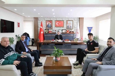 Bilecikli hentbolcu Emirhan &Ccedil;ift&ccedil;i U18 Milli Takımı&rsquo;na se&ccedil;ildi
