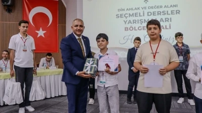 Bilecikli &ouml;ğrenci, Kur&rsquo;an-ı Kerim&rsquo;i G&uuml;zel Okuma Yarışması&rsquo;nda b&ouml;lge 3&rsquo;&uuml;nc&uuml;s&uuml; oldu
