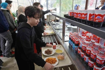 Bilecikli şehit İlhan Ongan’ın anısına binlerce kişiye ücretsiz yemek dağıtıldı
